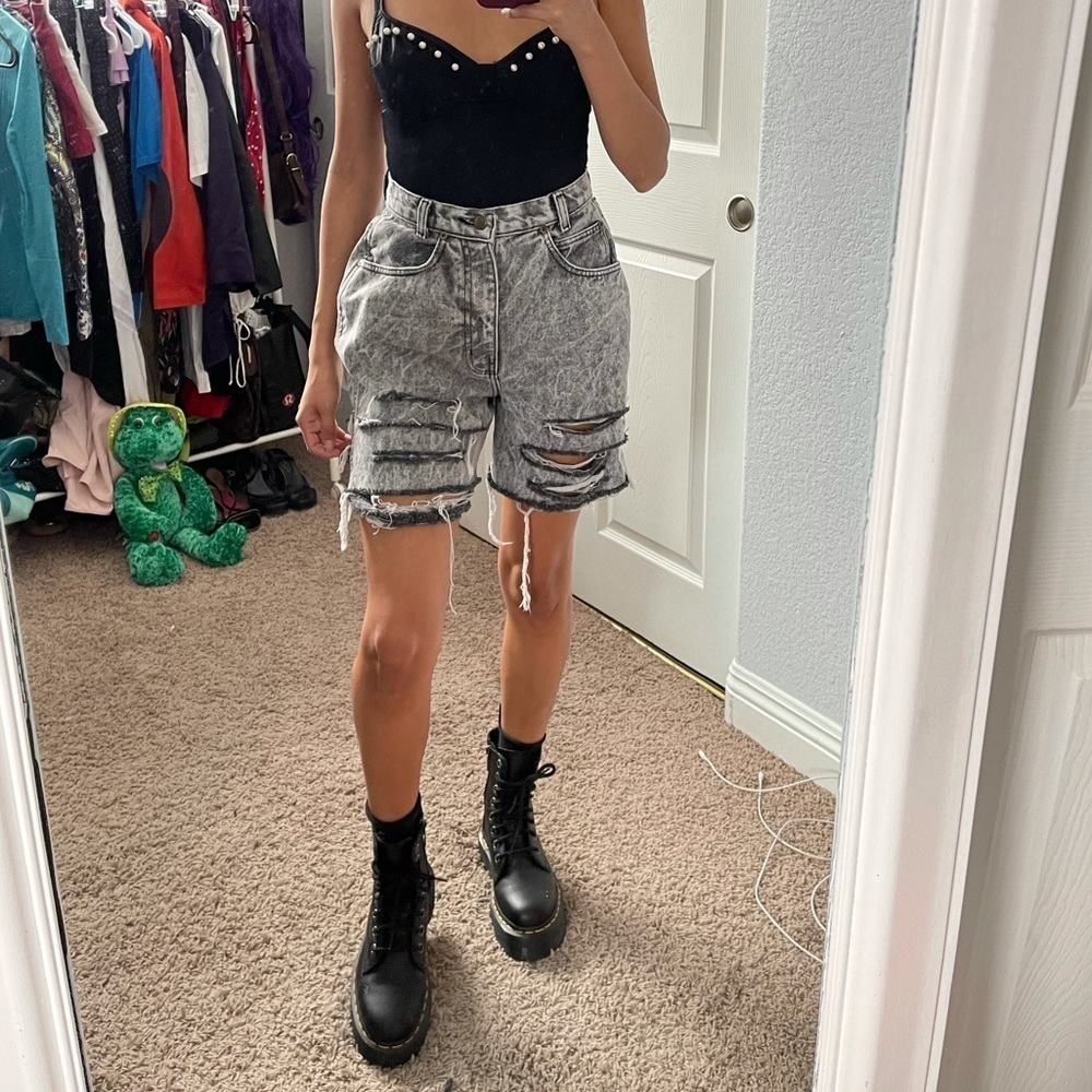 Chic Vintage Distress Mom Shorts